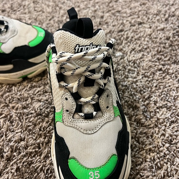 Balenciaga triple s green black